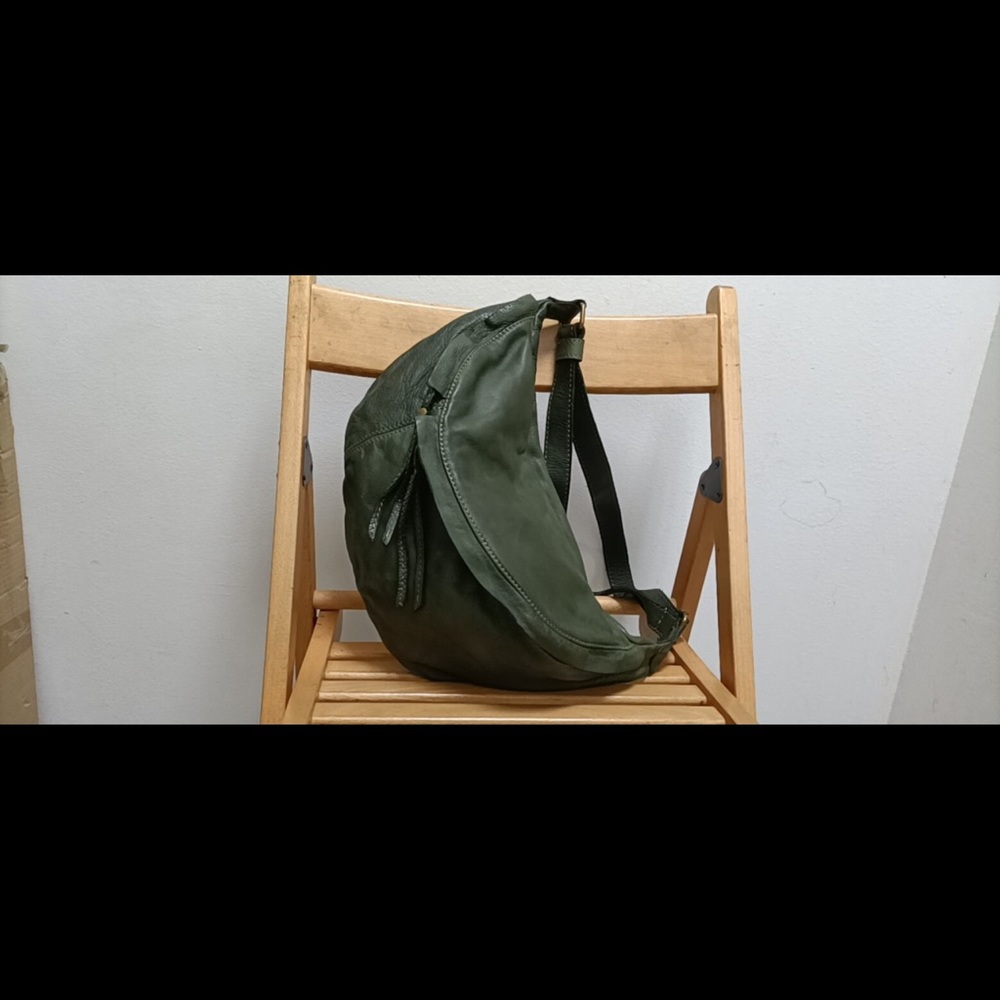 LEATHER SLING BAG
